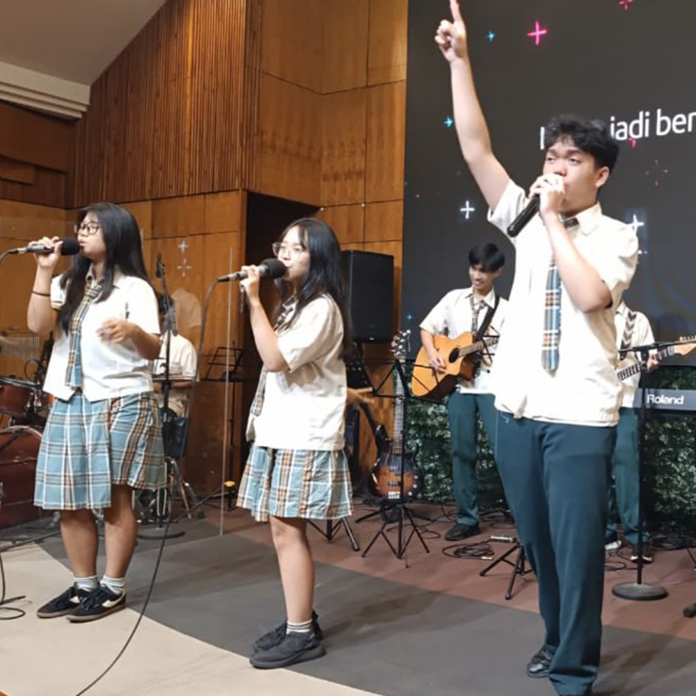 Pelayanan Praise & Worship Siswa Gamaliel di SMPK Baptis